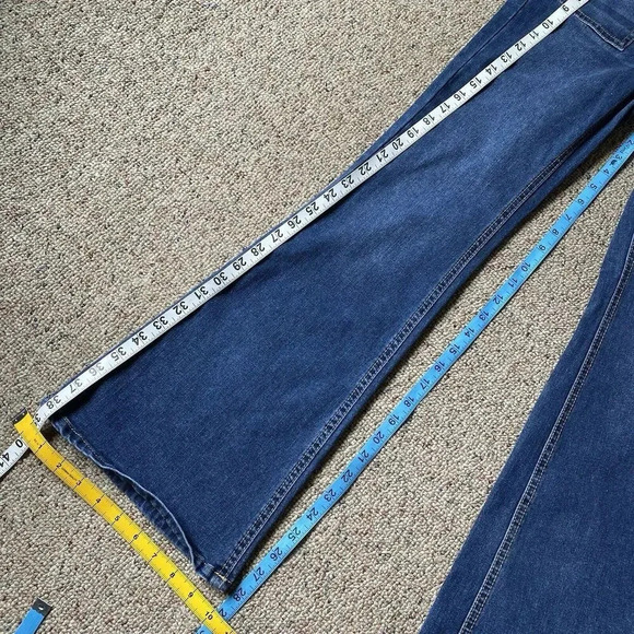 Y2K No Boundaries Jeans Low Rise Medium Wash Blue Women’s 5 Flare Leg Pockets - Picture 3 of 8